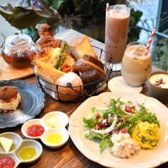 パンとエスプレッソと花束を日替わりのパン食べ放題 フリードリンク付き