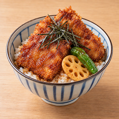 【新潟タレカツ丼】(味噌汁、サラダ、お新香つき)