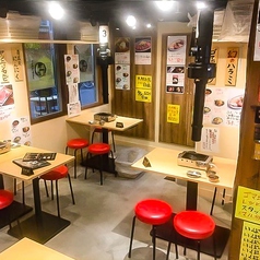 お席のご予約は承っております！様々な飲み会シーンやお食事にご対応致します♪店内に広がるお肉の香りが食欲を増します！いつもとは違った空間でのお食事をお愉しみくださいませ！