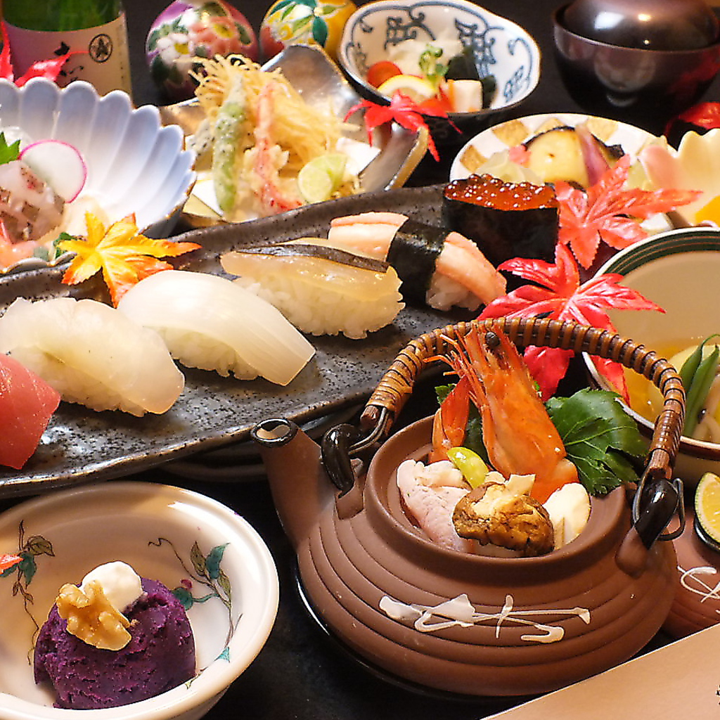【特撰会席】寿司・刺身が豪華な全10品コースが大好評。季節宴会にぴったりの特別な和食コースです。