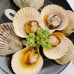 当店の厳選した地酒16種を楽しみながら、素材の味を活かした”逸品”を心ゆくまでお楽しみ下さい♪