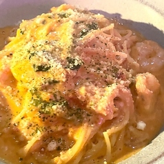 エビとほうれん草のトマトクリームパスタ