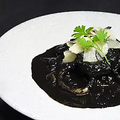 料理メニュー写真&nbsp;ワインが進むトマトとイカのやみつき墨煮込み