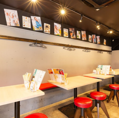 1階テーブル席はご利用人数に応じて、連結が可能◎最大で20名様が着席いただける席が確保できます★急遽決まった飲み会や宴会もお任せください！お席の調整は柔軟に対応いたしますのでお気軽にご相談ください♪