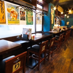 和の落ち着いた雰囲気の中、4名様～ご利用できるテーブル席でゆったりとしたひとときをお過ごしいただけます。宴会や会社帰りの飲み会など、様々なシーンでご利用できます！