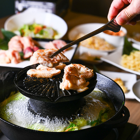 特製みそダレで焼き上げる、銘柄鶏の鶏焼肉は１度食べたら忘れられないほど絶品です！