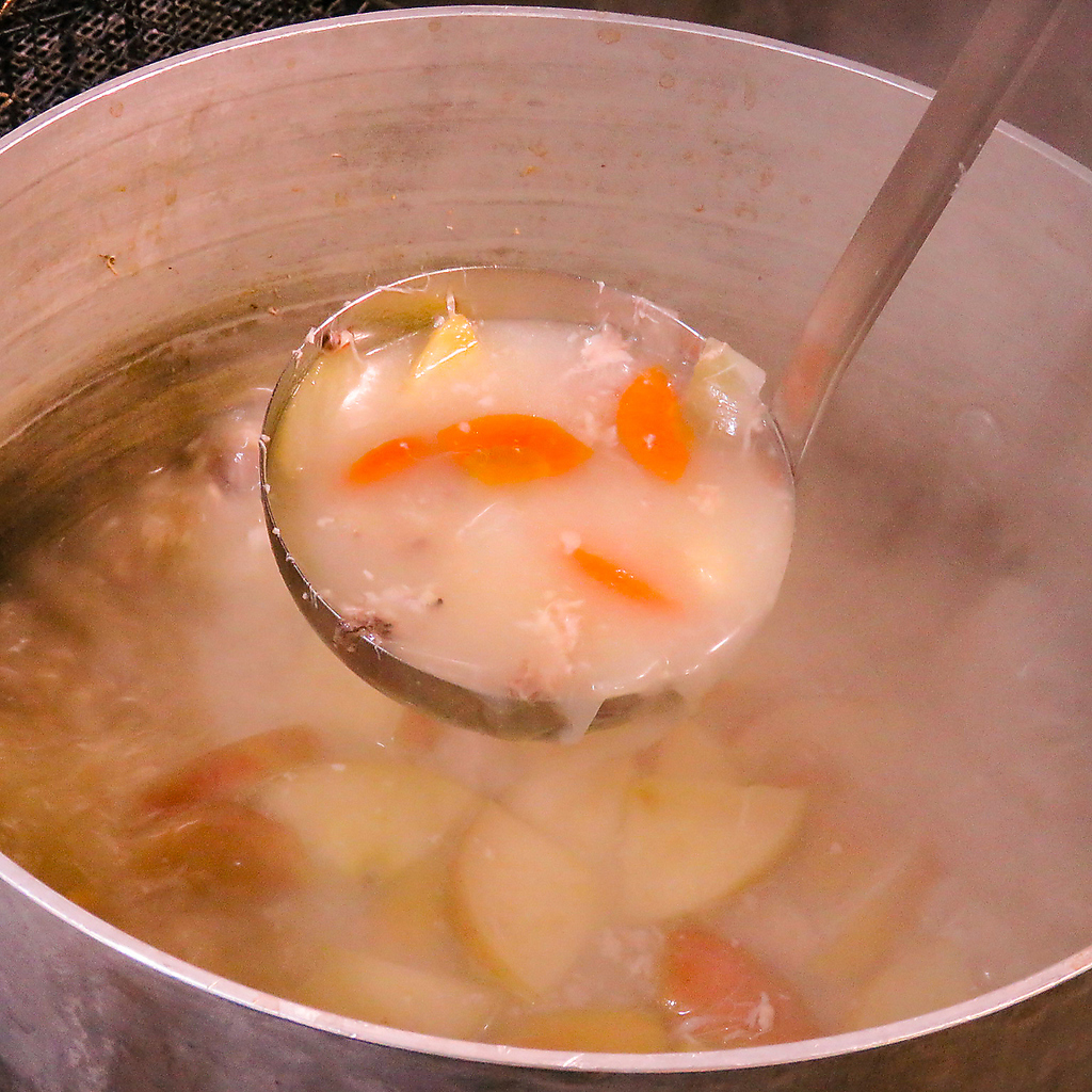 これからさらに焚き上げてスープのうまみを凝縮させています。