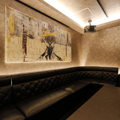 世界各国から厳選して取り揃えたフレーバーを種類豊富に取り揃えております。ノンニコチンのフレーバーもございますので、どなた様でもお気軽にシーシャをお楽しみいただけます。フレーバーの選択に迷いましたらお気軽にスタッフまでお声がけください。