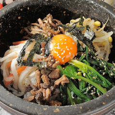 石焼ビビンバ 　香ばしさが広がる至福の一杯