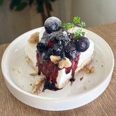 ブルーベリーのレアチーズケーキ