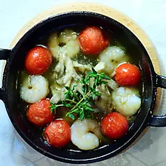 海老とトマトのアヒージョ