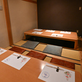 【お座敷掘りごたつ個室】広々とした掘りごたつ席。グループでのご利用におすすめ。落ち着いた空間で、周囲を気にせずゆったりとお食事を。懇親会や友人とのお集まりなど、多彩なシーンに対応。