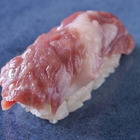 魚介だけでなく肉寿司も！厳選されたお肉を握りでどうぞ
