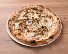 トリュフ香るきのこのピッツァ