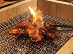 炭火と囲炉裏で焼く地鶏は格別！！