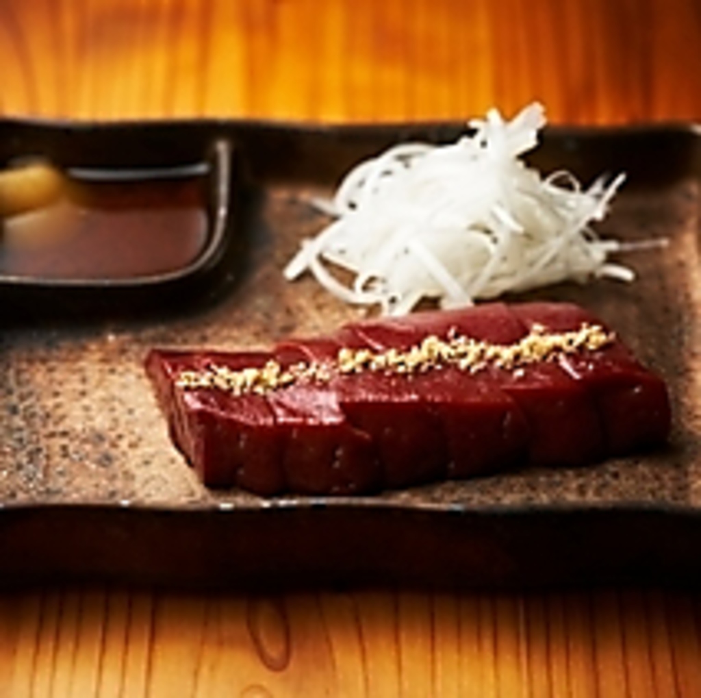 名物「厚切りレバーブリアン」はとろけるような食感で大人気◎こじまの三大名物です！