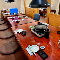 少人数-大人数様対応可能（お席は自由自在に変更可能）席ごとにダクト完備