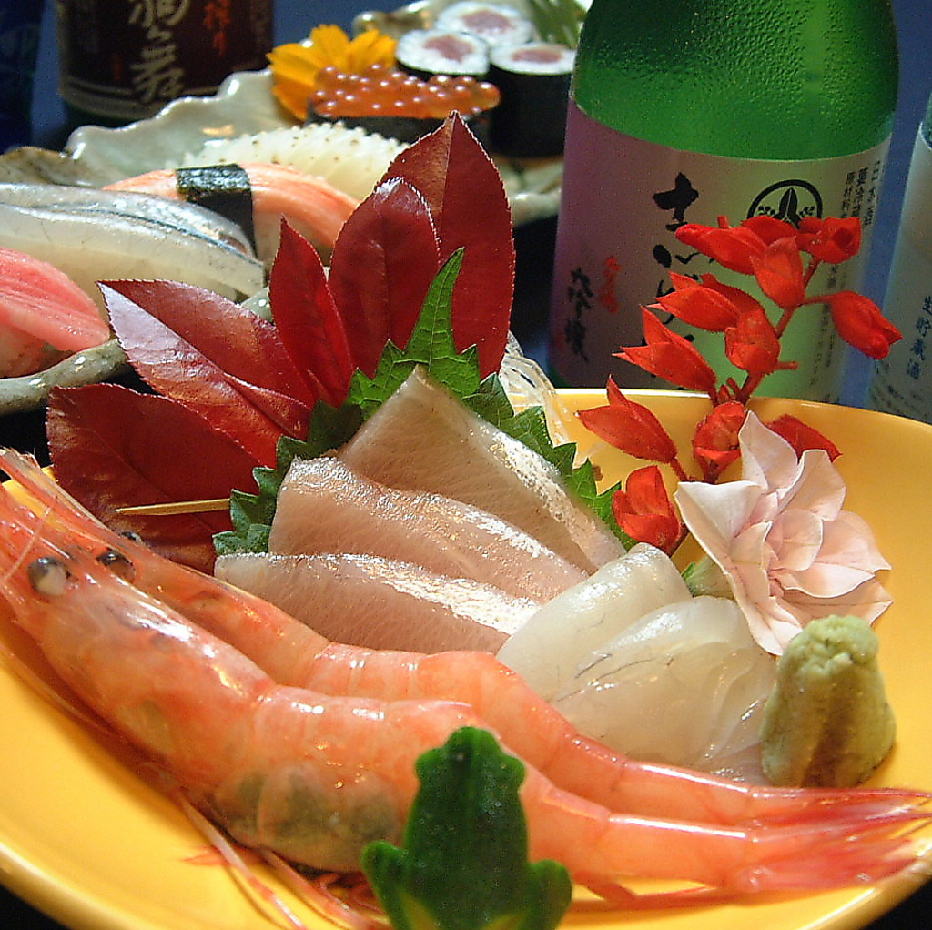 【新鮮さが自慢】その日にとれた旬の鮮魚ばかりを使用したお刺身。北陸の海の幸をご堪能下さい。