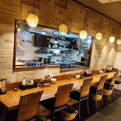 お一人様、お二人様、カウンター席も有ります。