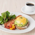 料理メニュー写真&nbsp;アボカドトーストプレート
