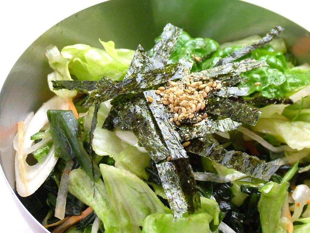 お肉を食べつつもヘルシーなサラダも欲しい。（食べ放題に付いてきます）