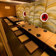 【8名様～25名様向け　掘りごたつ席】少人数～大人数までご利用いただける当店のお席は仕事帰りのちょっとした飲み会や接待,女子会などさまざまなシーンでご利用いただけます。