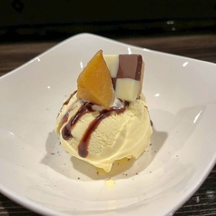 バニラアイスさつまいもとチョコソース