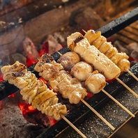 炭火で焼き上げる焼鳥