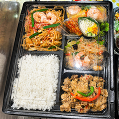 タイ料理専門店のテイクアウトお弁当・サラダ・お惣菜