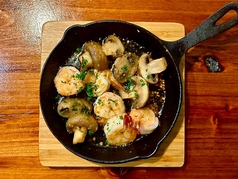 天然海老とマッシュルームのアヒージョ