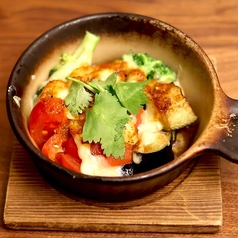 茄子とトマトのトムヤムクンチーズオーブン焼き
