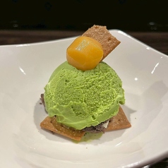 抹茶アイス栗の甘露煮のせ