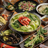 団体様のご宴会には飲み放題付コースがオススメ！2時間飲み放題付で3000円(税込)～！当店自慢の藁焼きをご堪能頂け、さらに種類豊富な飲み放題も付いたお得な内容！九州の逸品だけでなく、鮮やかな見た目で魚の甘みをしっかりと感じられる海鮮料理も絶品。大人数様でのご予約にはお得な特典やクーポンもございます♪