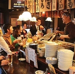 カウンター席ならスタッフとの会話も楽しみながらお食事ができます！お一人様のサク飲みにも◎