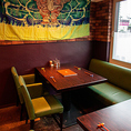 【お子様連れも歓迎】4人掛けのテーブル席で皆で盛り上がる時間を楽しみましょう☆エキゾチックな料理の数々が心を満たしてくれます！ご家族での集まりにピッタリ！