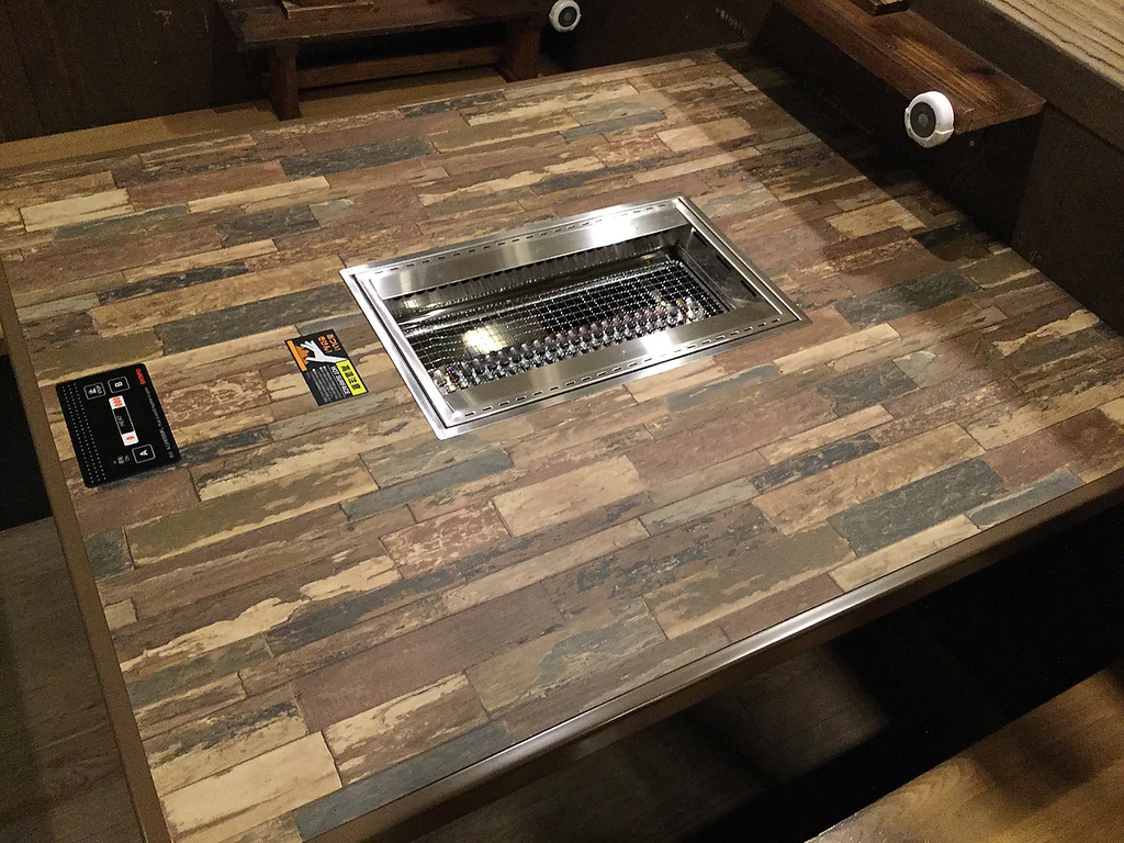 ゆったりくつろげる掘りごたつ席のご用意もあります