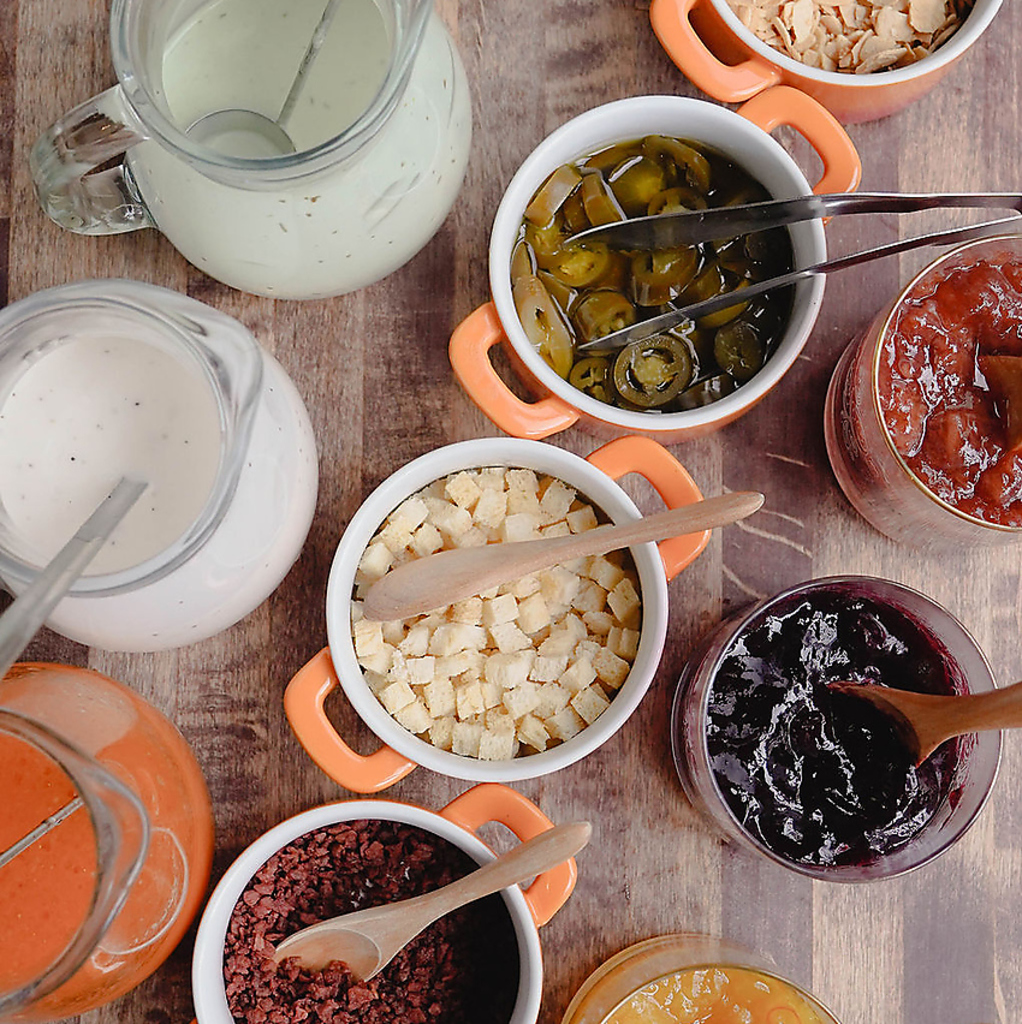 サラダビュッフェに合う数々のトッピングの数々をご堪能いただけます！！