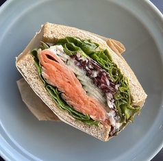 サーモンサラダサンド