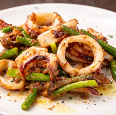 イカとニンニクの芽のアンチョビソテー