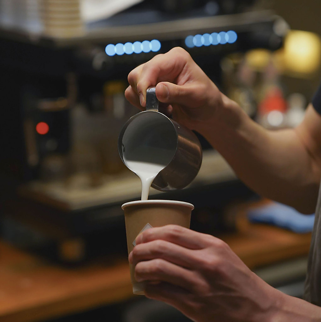 バリスタが入れるコーヒーは格別の味わいに。