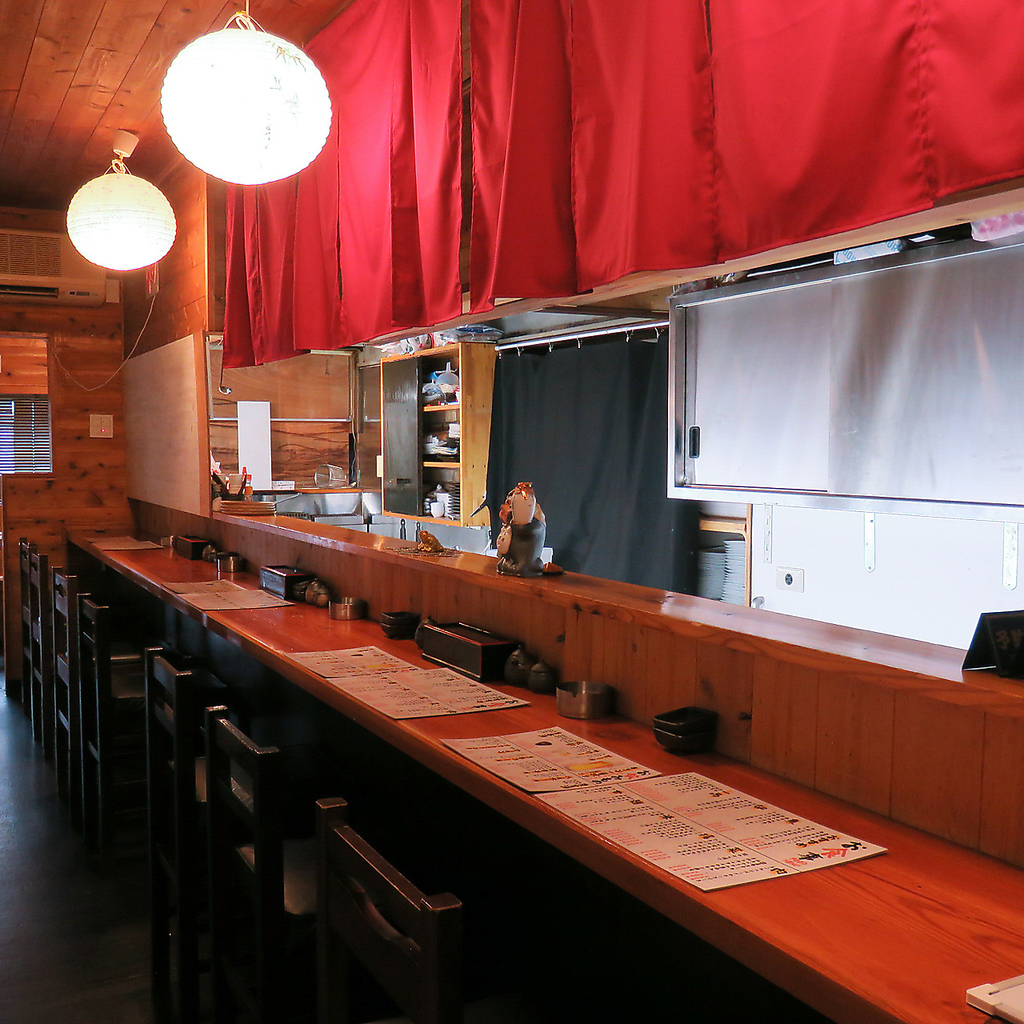 調理場の臨場感を味わえて、一緒にいる相手との会話も弾むカウンター席！会社同僚とのサク飲みに是非