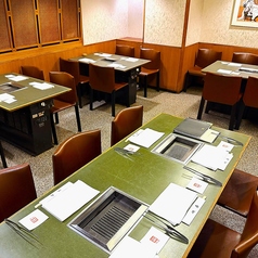 本館2F奥◆14名～18名様。他のお席とは区切られたスペースの為、17名様から最大22名様で貸切のようにご利用いただけます。