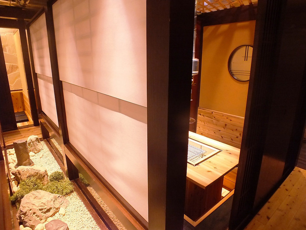 雰囲気の良い個室でデートや宴会にも最適