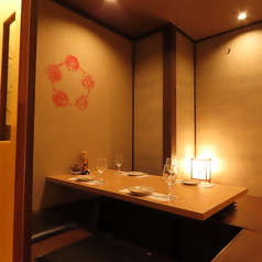 大切な記念日にぴったりの掘りごたつ個室。心温まる料理とおもてなしで、特別なひとときを演出いたします。