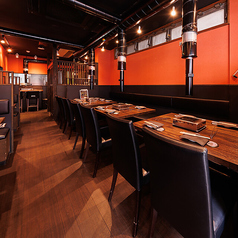 お友達やご家族と心地よい時間を過ごすのにぴったりです。アットホームな雰囲気とプライベート感を大切にし、ゆったりとした空間で贅沢なひとときをお過ごしいただけます。良質な肉のラインナップが豊富に取り揃えられており、お好みに合わせた焼き加減で存分に味わうことができます♪