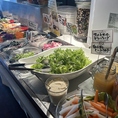 ランチには健康的なビュッフェがついてきます♪