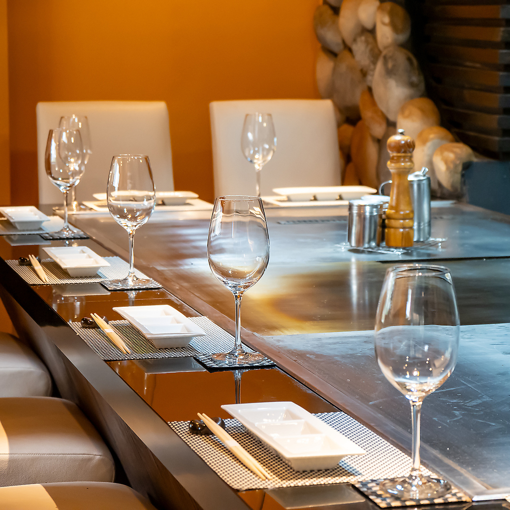 厳選したお肉と旬のお野菜を北野BURN風鉄板焼きにいたします。