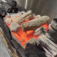 炭火で焼き上げる本格的な味わいの焼き鳥＆串焼きを堪能