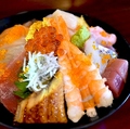 料理メニュー写真&nbsp;12種盛り海鮮丼