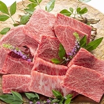 一頭買いしているので希少部位も豊富にご用意。部位に合わせた熟成で肉の味わいを深化させています。